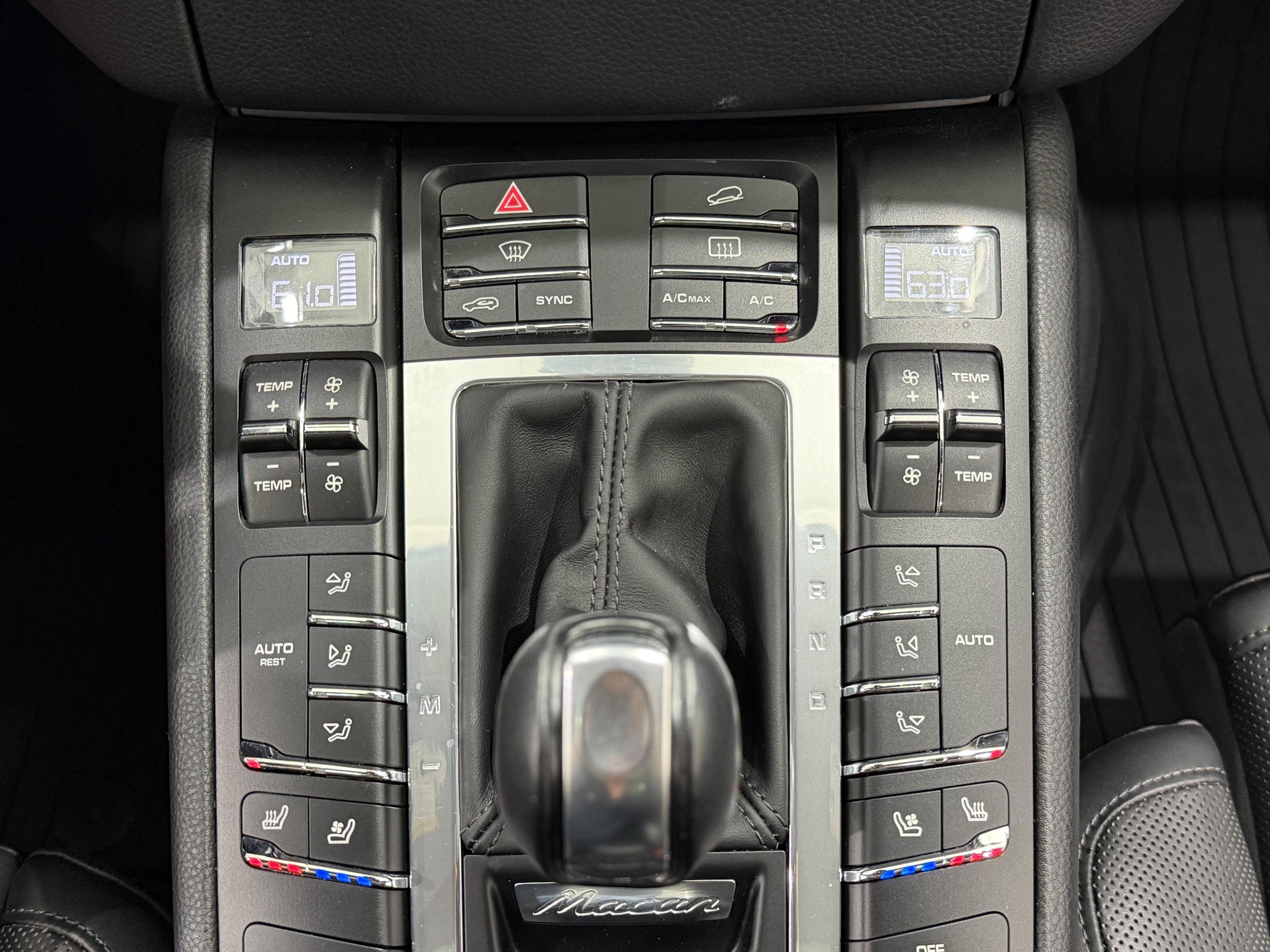 Certified 2018 Porsche Macan AWD/4WD image 40