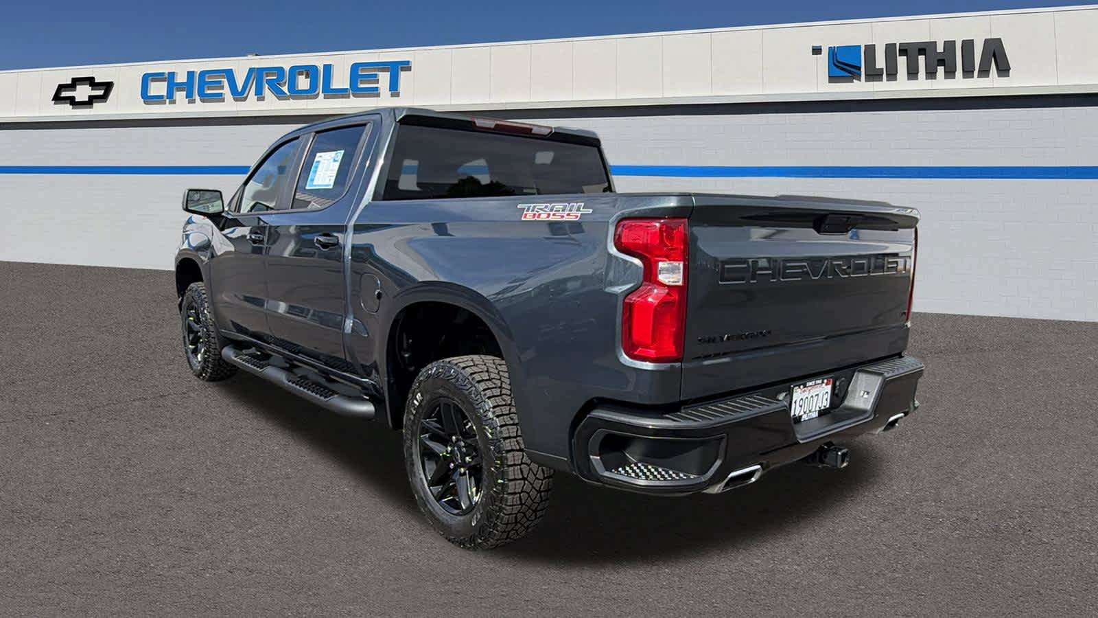 Used 2021 Chevrolet Silverado 1500 LT Trail Boss w/ LPO, Dark Essentials Package AWD/4WD image 7