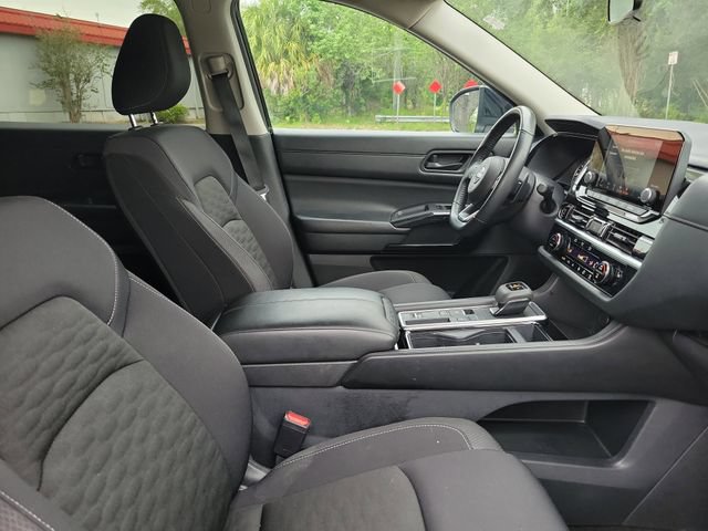 Used 2024 Nissan Pathfinder SV FWD image 36