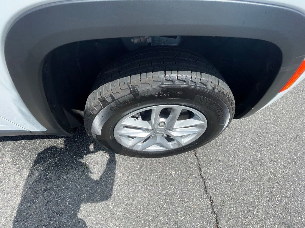 Certified 2025 Jeep Grand Cherokee L Laredo w/ Luxury Tech Group I AWD/4WD image 17