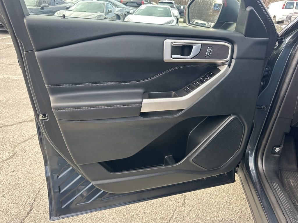 Used 2022 Ford Explorer XLT w/ Equipment Group 202A image 25