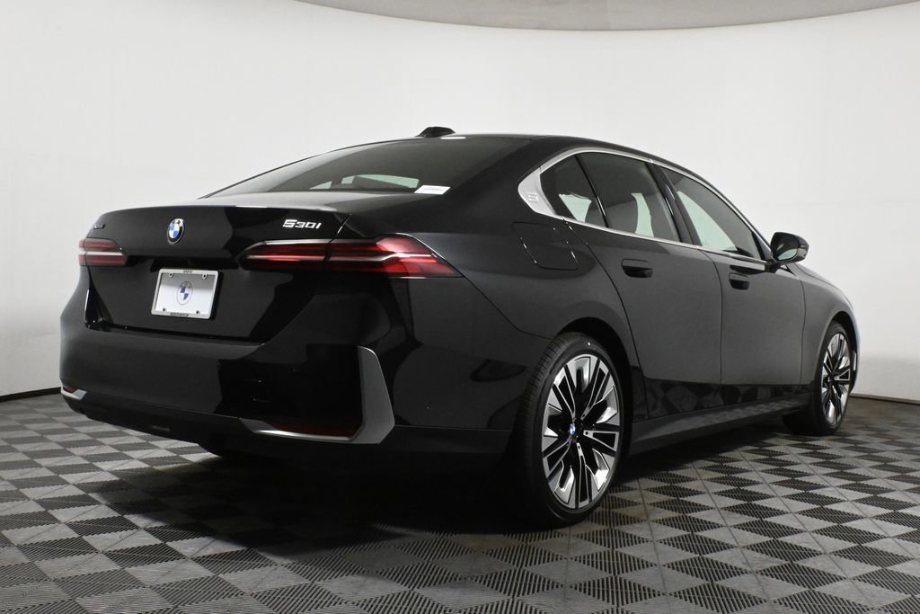 Used 2026 BMW 530i xDrive w/ Premium Package image 7