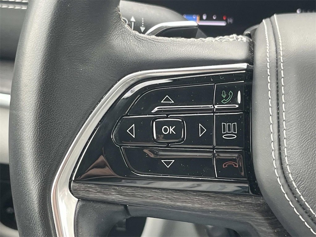 Used 2022 Jeep Grand Cherokee Overland w/ Luxury Tech Group IV image 28