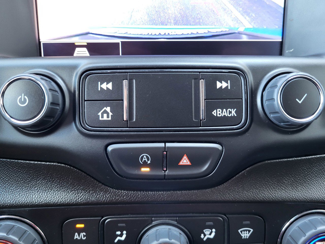 Used 2024 GMC Terrain SLT image 14