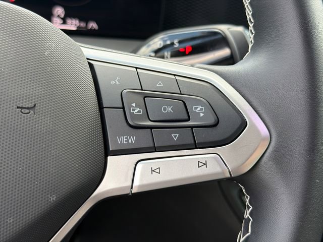 Used 2025 Volkswagen Tiguan SE image 26