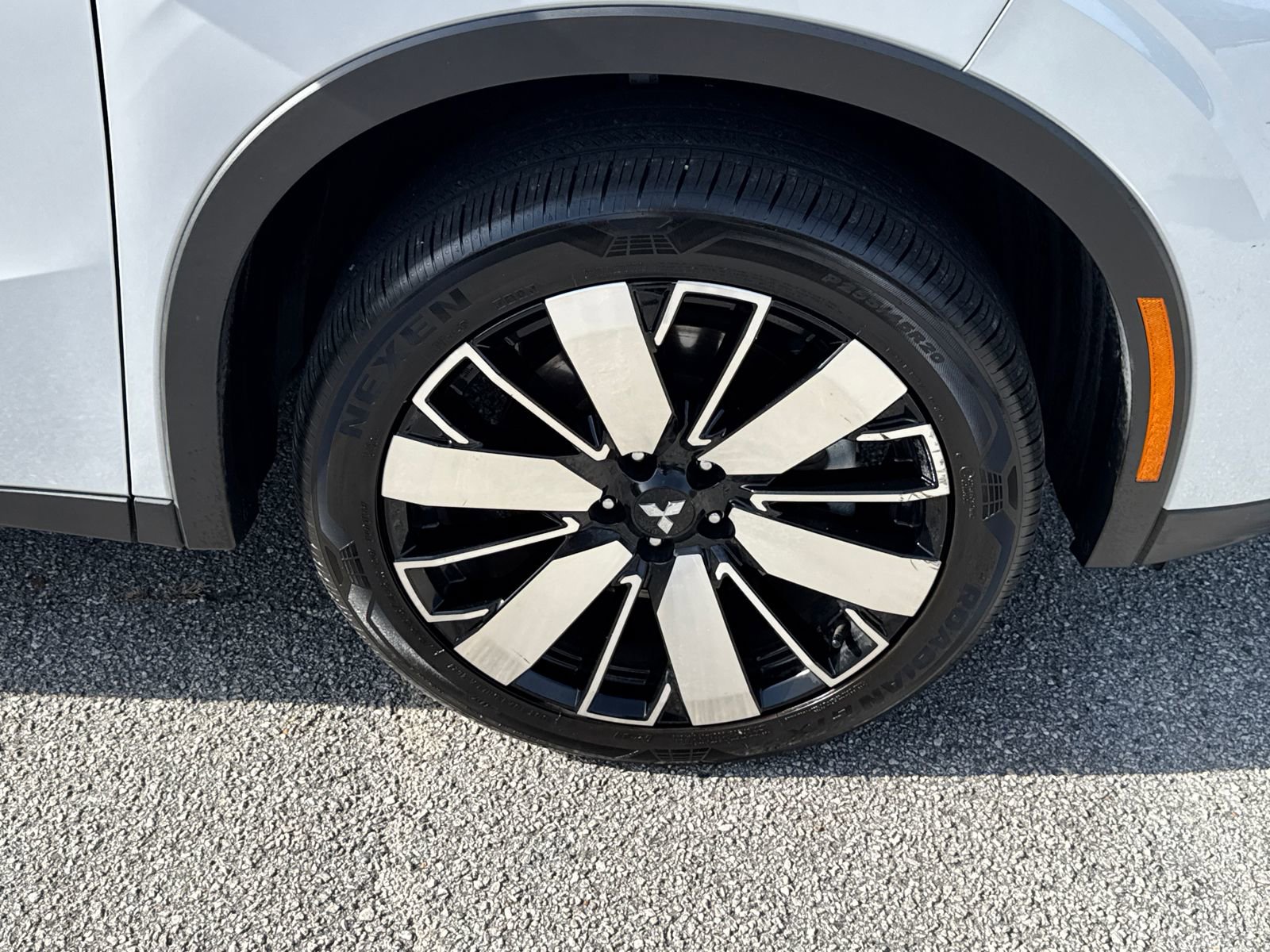 Used 2025 Mitsubishi Outlander SE image 12