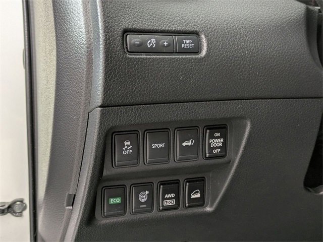 Used 2015 Nissan Rogue SV w/ SV Premium Package image 14