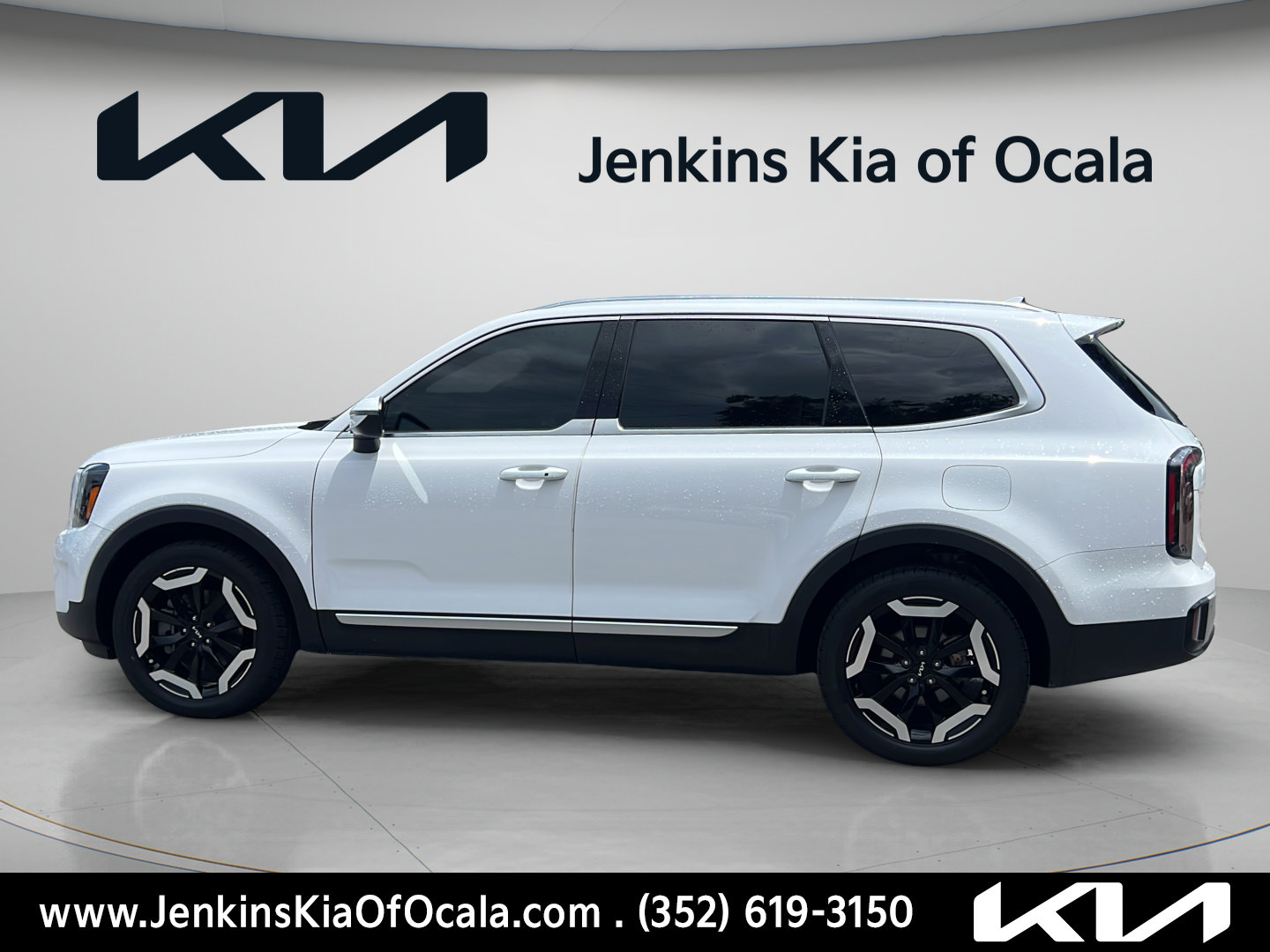 Certified 2023 Kia Telluride EX w/ EX Captain's Chair Package FWD image 6