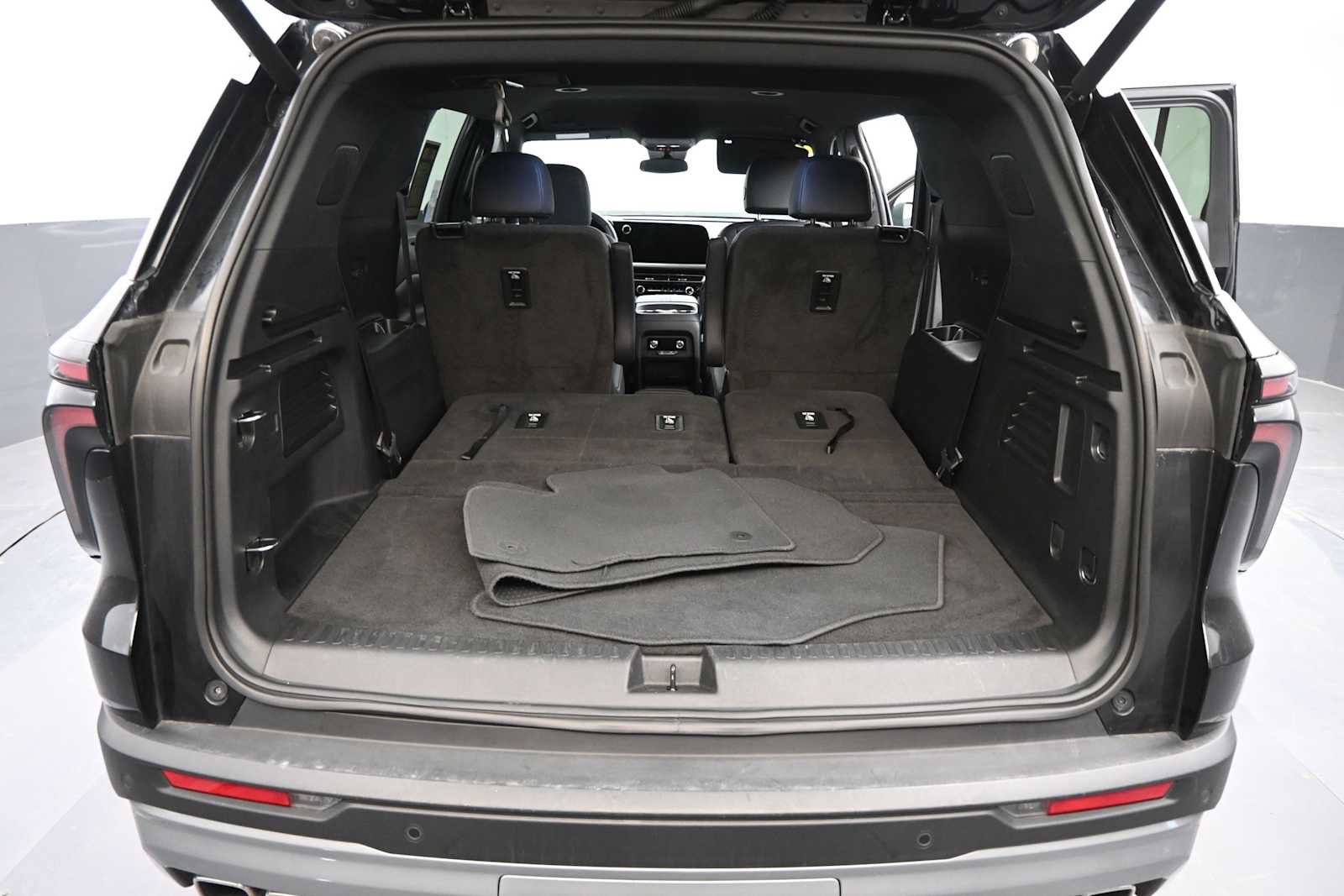 Used 2025 Chevrolet Traverse LT AWD/4WD image 14