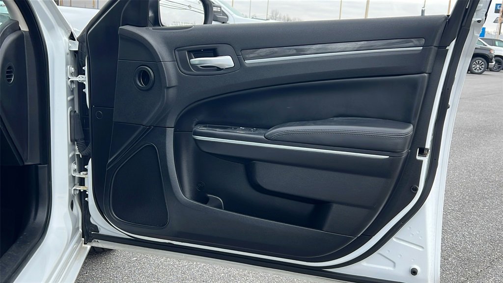 Used 2021 Chrysler 300 Touring w/ Sport Appearance Package image 9
