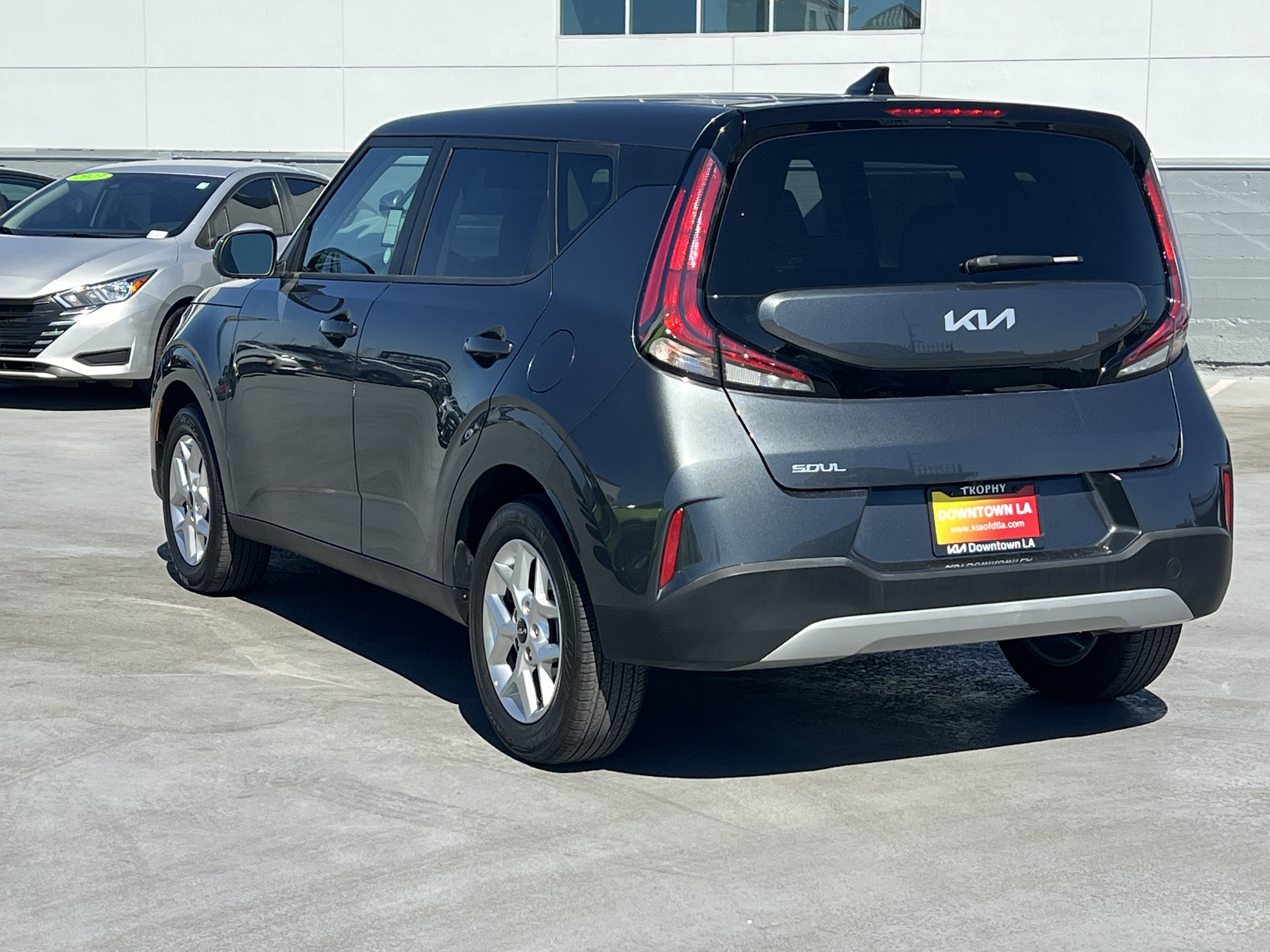Used 2025 Kia Soul LX w/ LX Technology Package FWD image 4