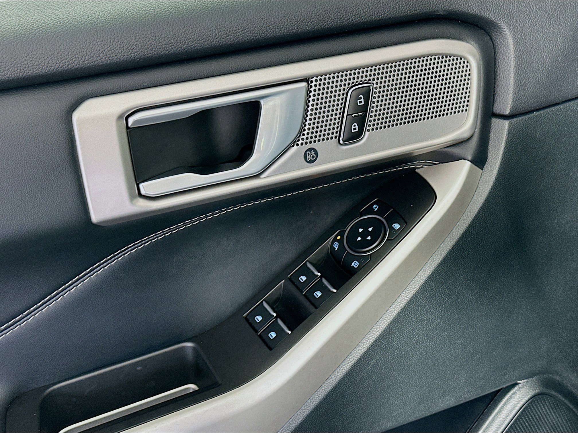 Used 2024 Ford Explorer Limited image 15