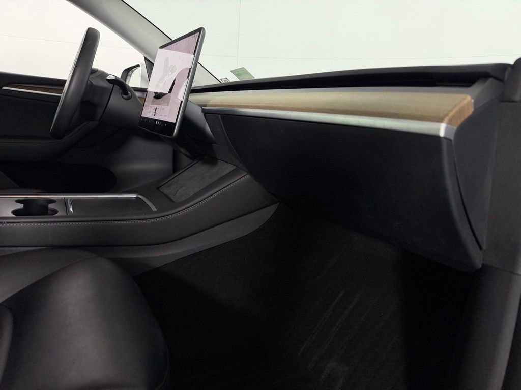 Used 2022 Tesla Model Y Long Range image 25