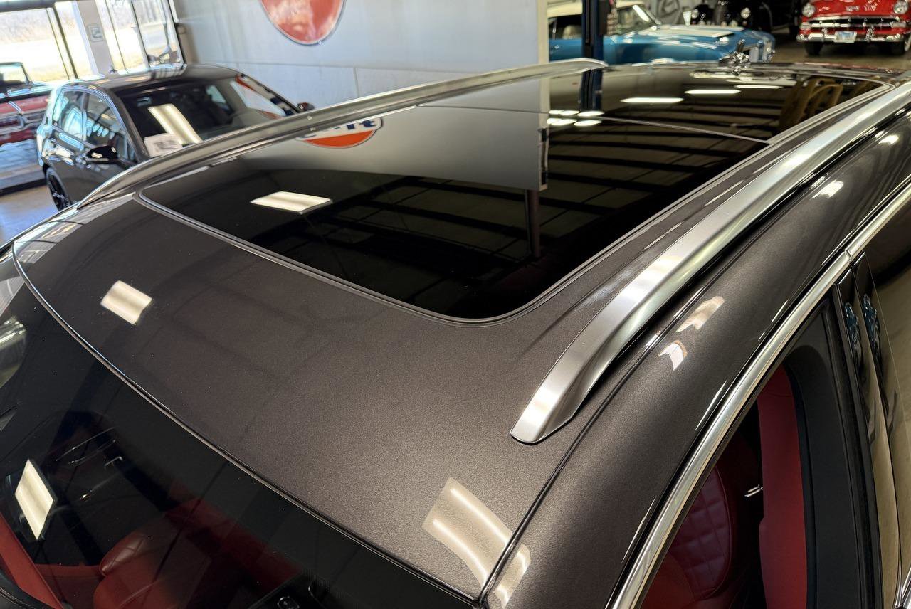 Used 2018 Bentley Bentayga image 33