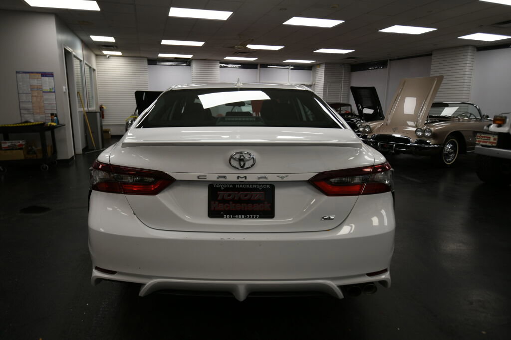 Used 2024 Toyota Camry SE image 6