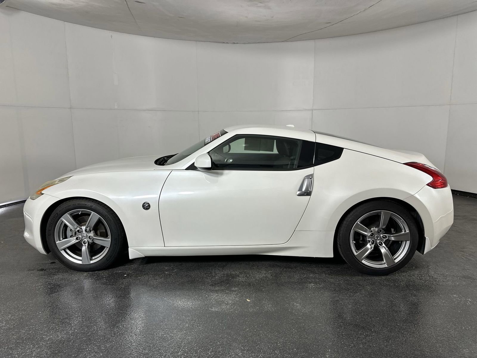 Used 2009 Nissan 370Z Touring image 8