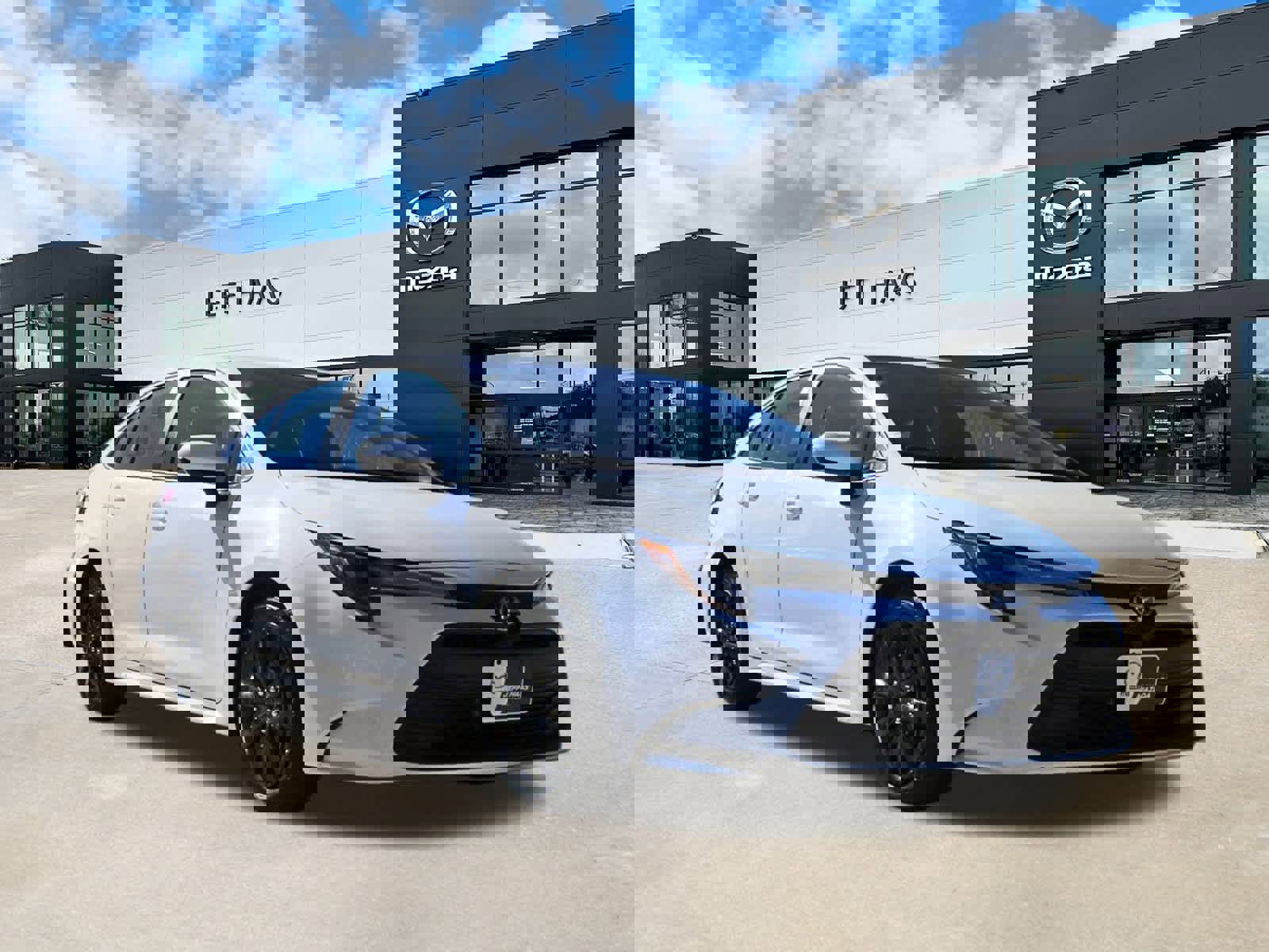 Used 2024 Toyota Corolla LE image 4