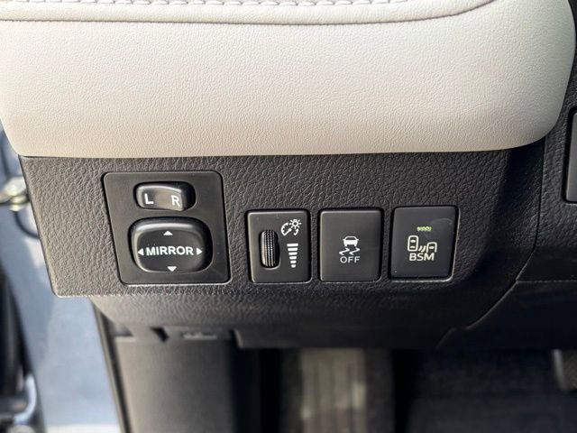 Used 2014 Toyota RAV4 Limited w/ Technology Package image 27