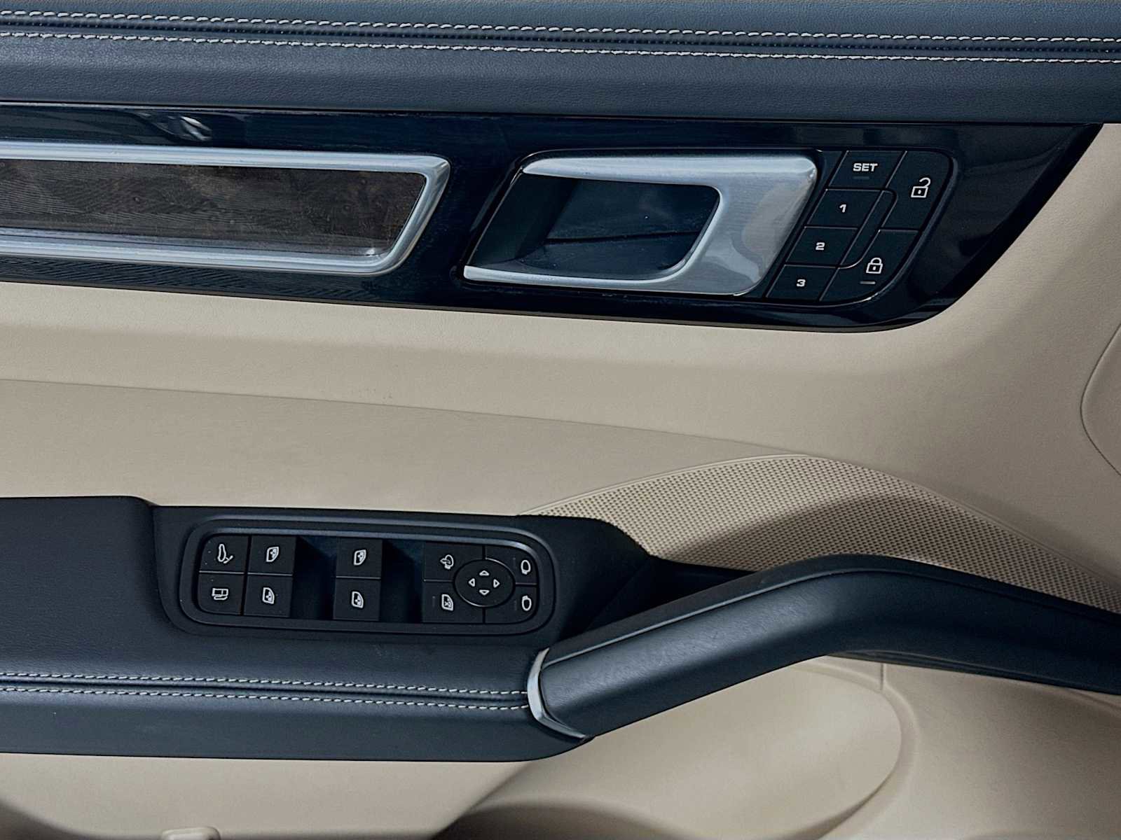 Certified 2022 Porsche Cayenne E-Hybrid image 11