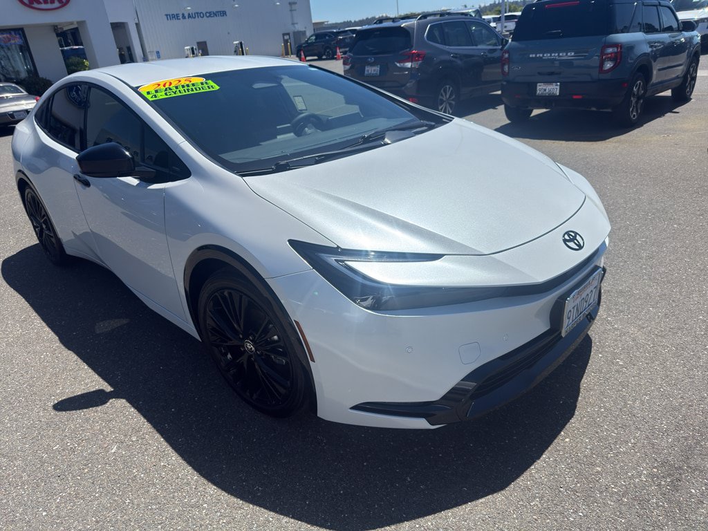 Used 2025 Toyota Prius FWD image 19