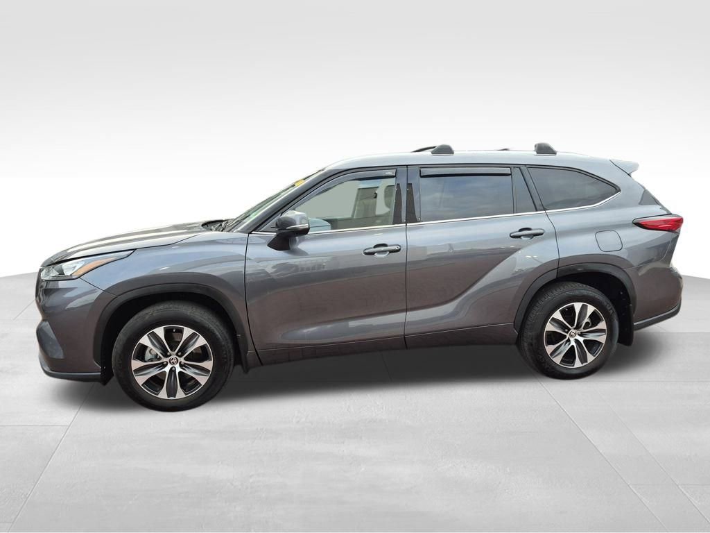 Used 2020 Toyota Highlander XLE image 3