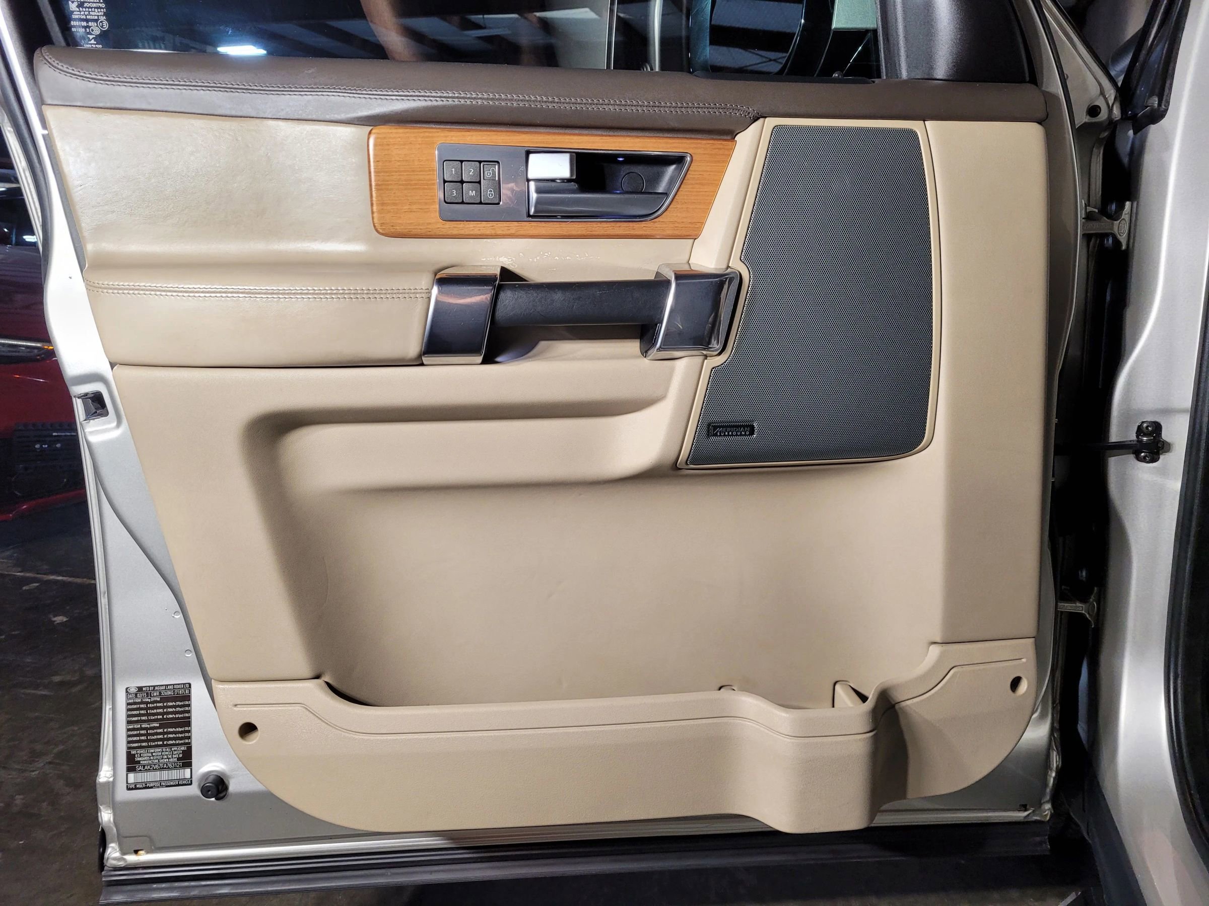 Used 2015 Land Rover LR4 HSE LUX image 16