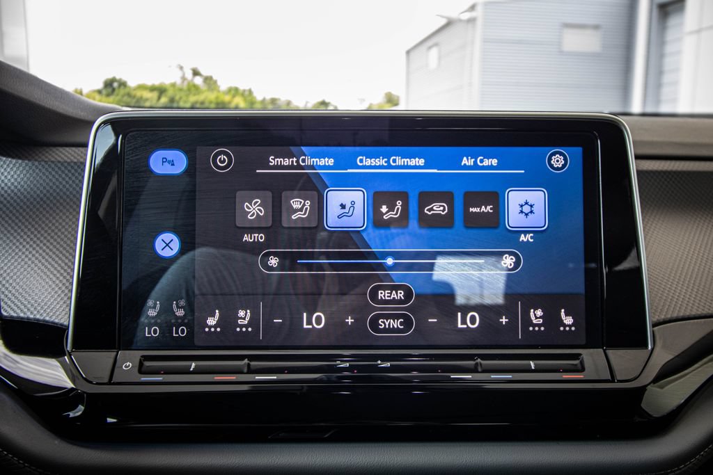 Certified 2024 Volkswagen Atlas Peak Edition SEL AWD/4WD image 46