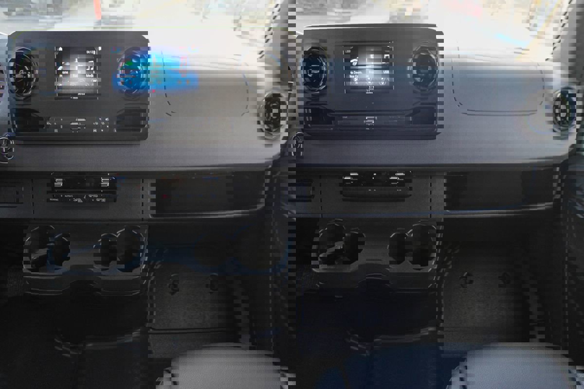 Used 2024 Mercedes-Benz Sprinter 2500 image 25