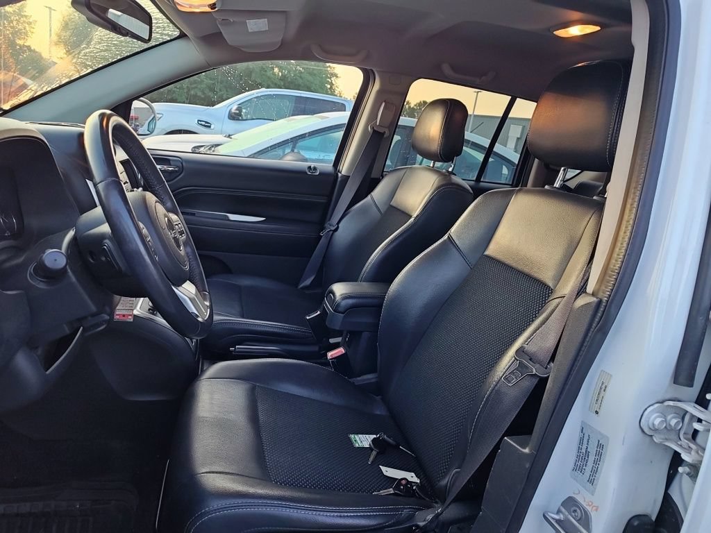 Used 2016 Jeep Compass Latitude FWD image 8