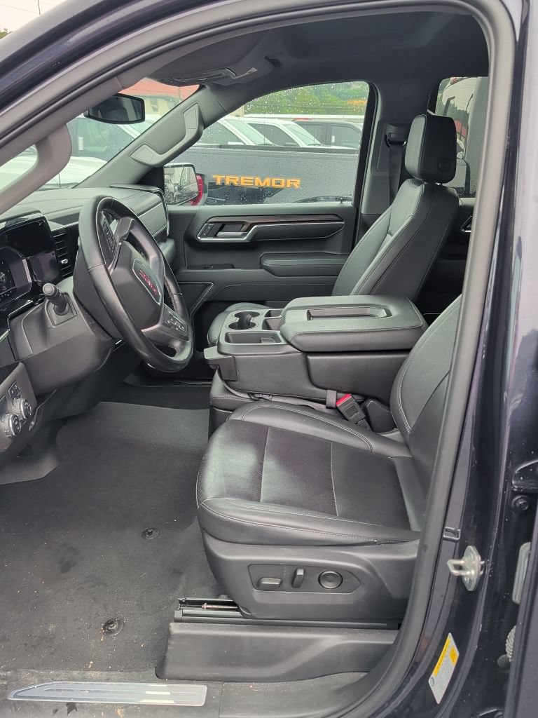 Used 2025 GMC Sierra 1500 SLT RWD image 8