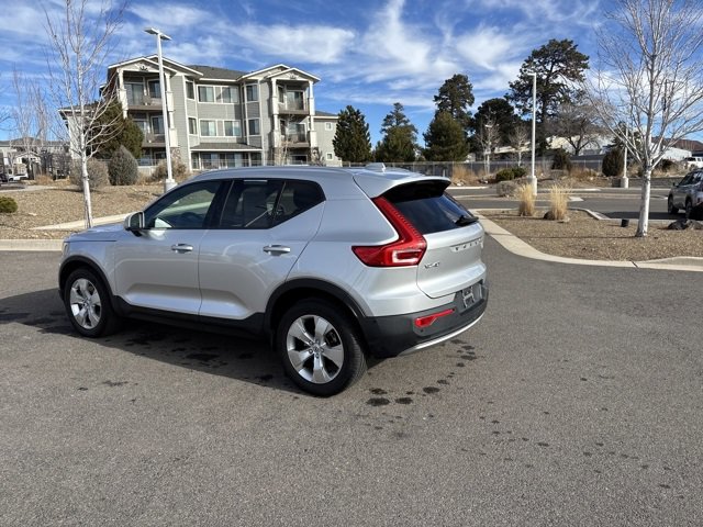 Used 2019 Volvo XC40 T5 Momentum image 5