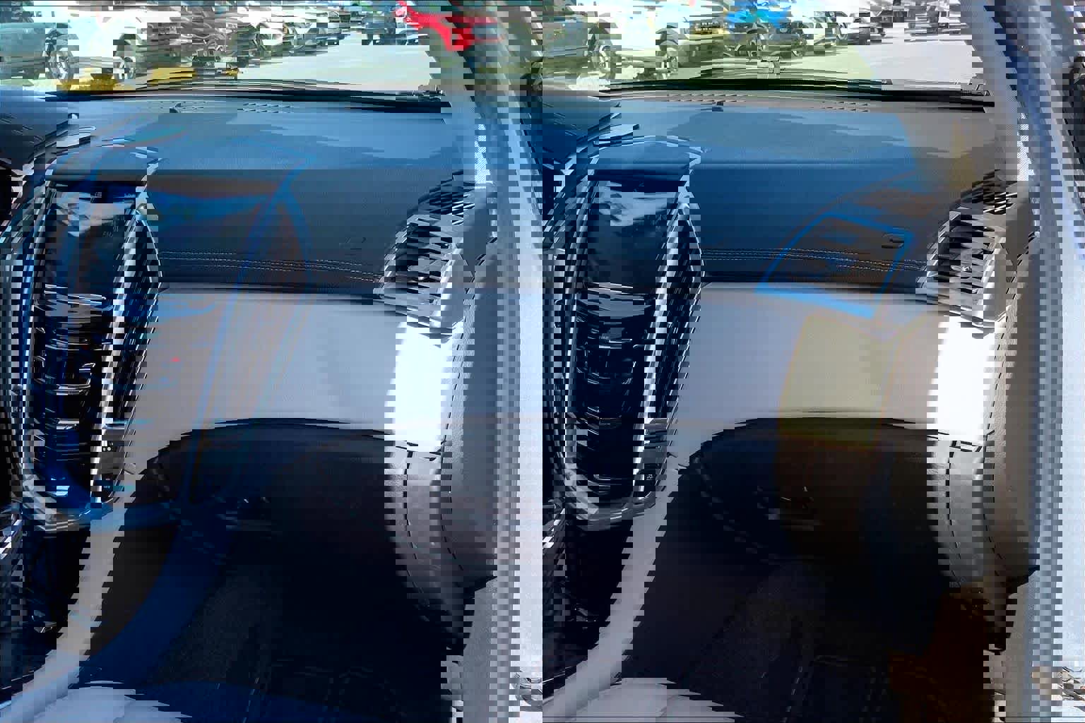 Used 2014 Cadillac SRX Luxury w/ Driver Awareness Package image 18