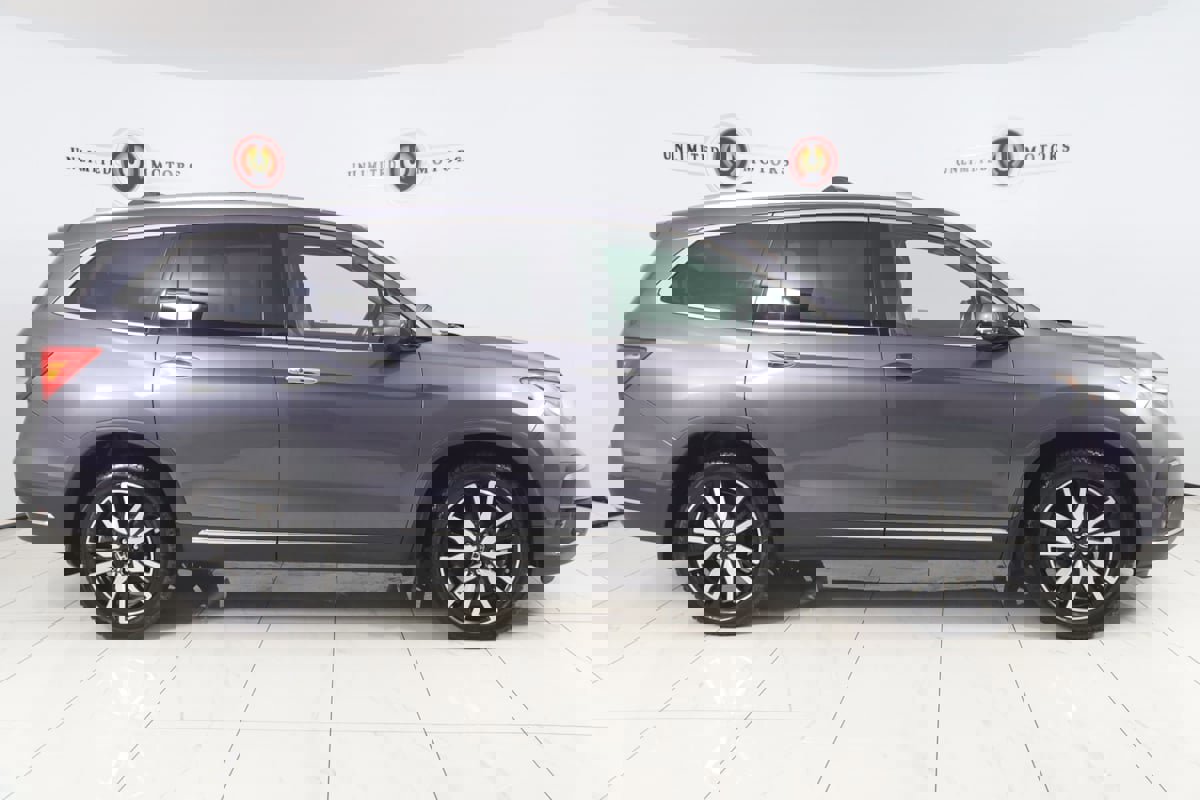 Used 2019 Honda Pilot Touring image 2