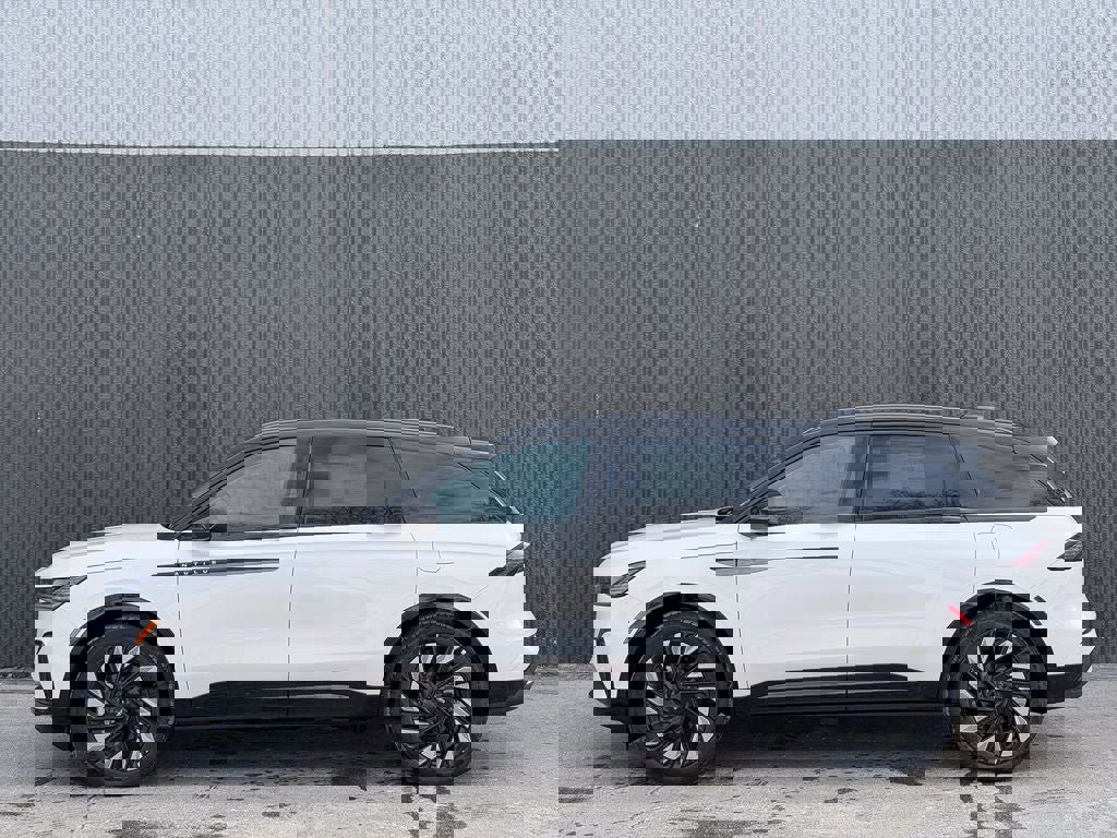 New 2026 Lincoln Nautilus Reserve image 4