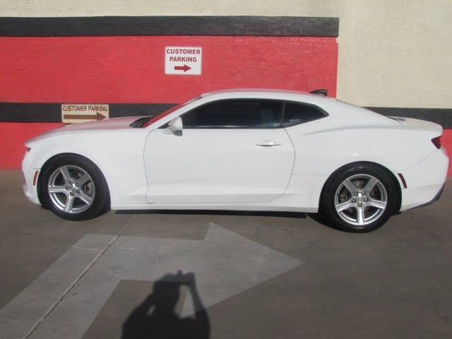 Used 2018 Chevrolet Camaro LT RWD image 2