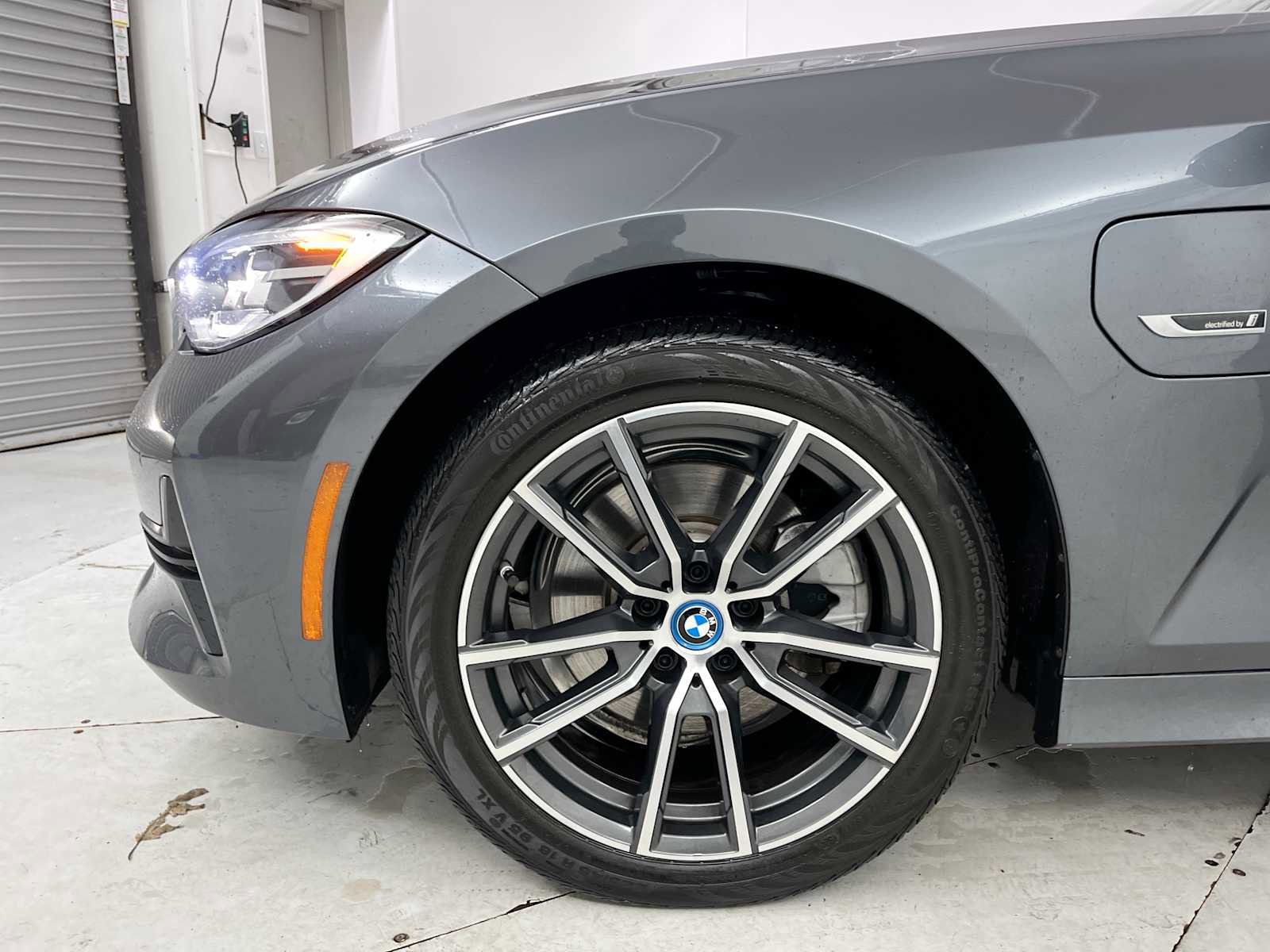 Used 2022 BMW 330e xDrive w/ Premium Package AWD/4WD image 25