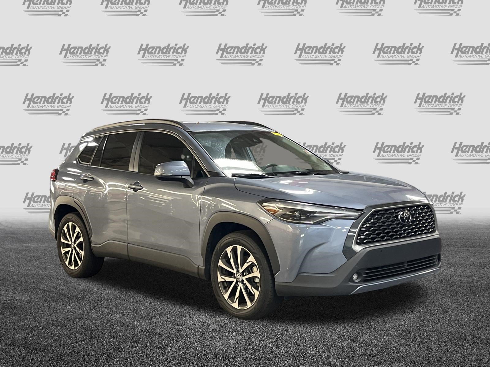 Used 2022 Toyota Corolla Cross XLE AWD/4WD image 2