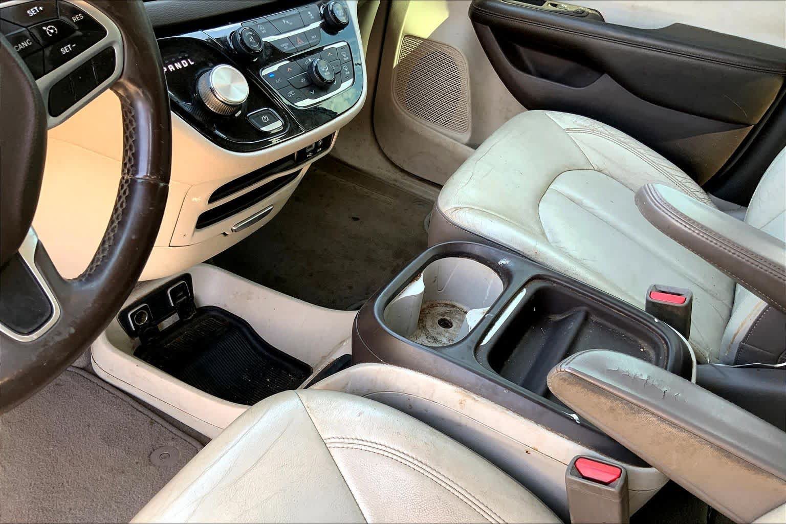Used 2017 Chrysler Pacifica Touring-L FWD image 14