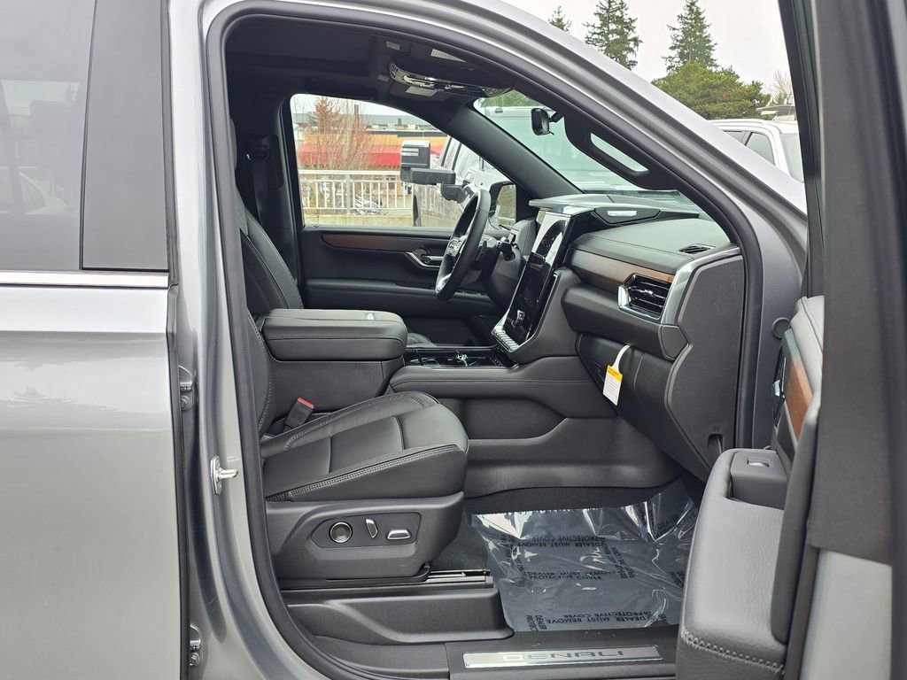 New 2026 GMC Yukon XL Denali w/ Denali Reserve Package image 11