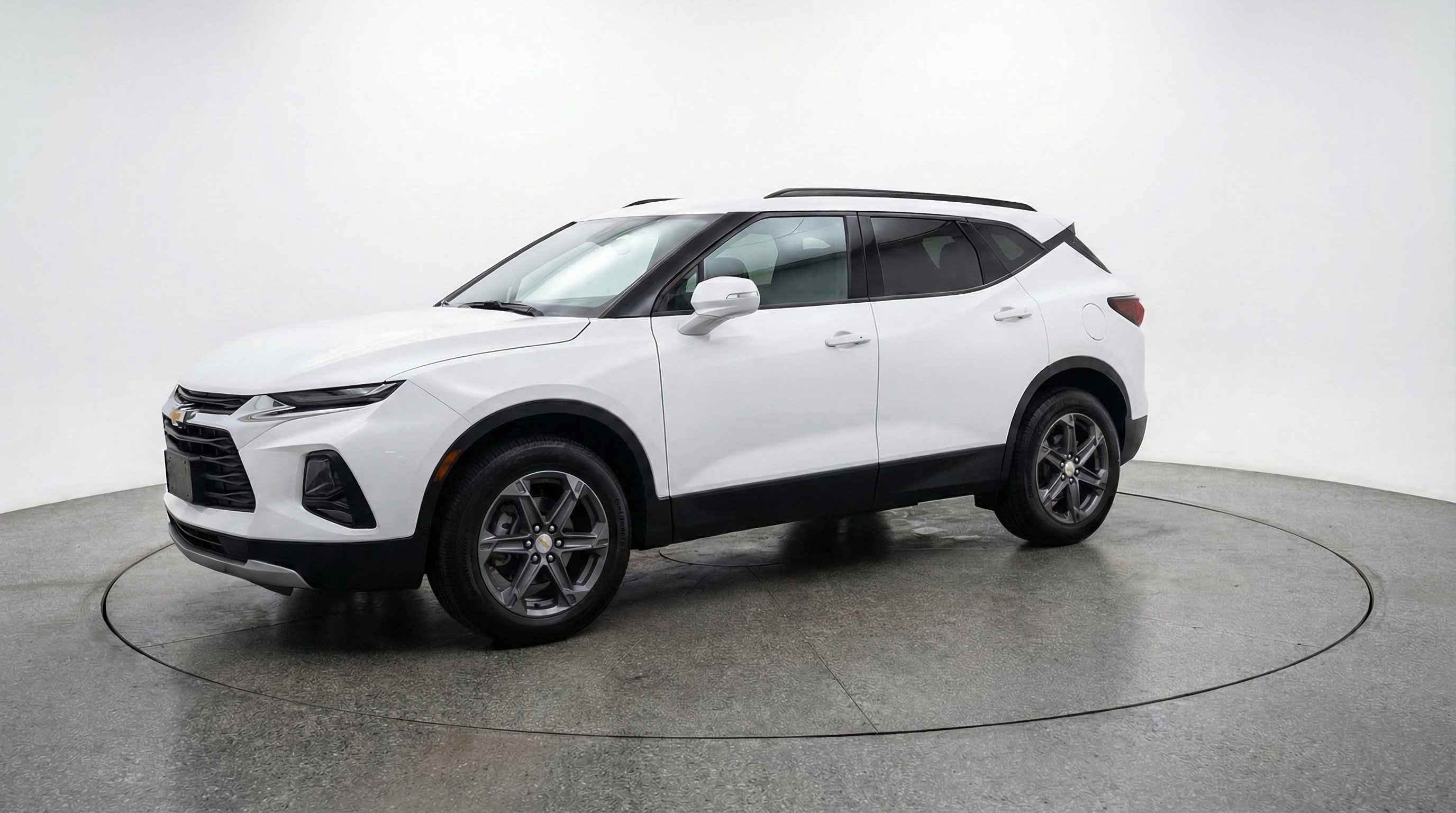 Used 2025 Chevrolet Blazer LT FWD image 3