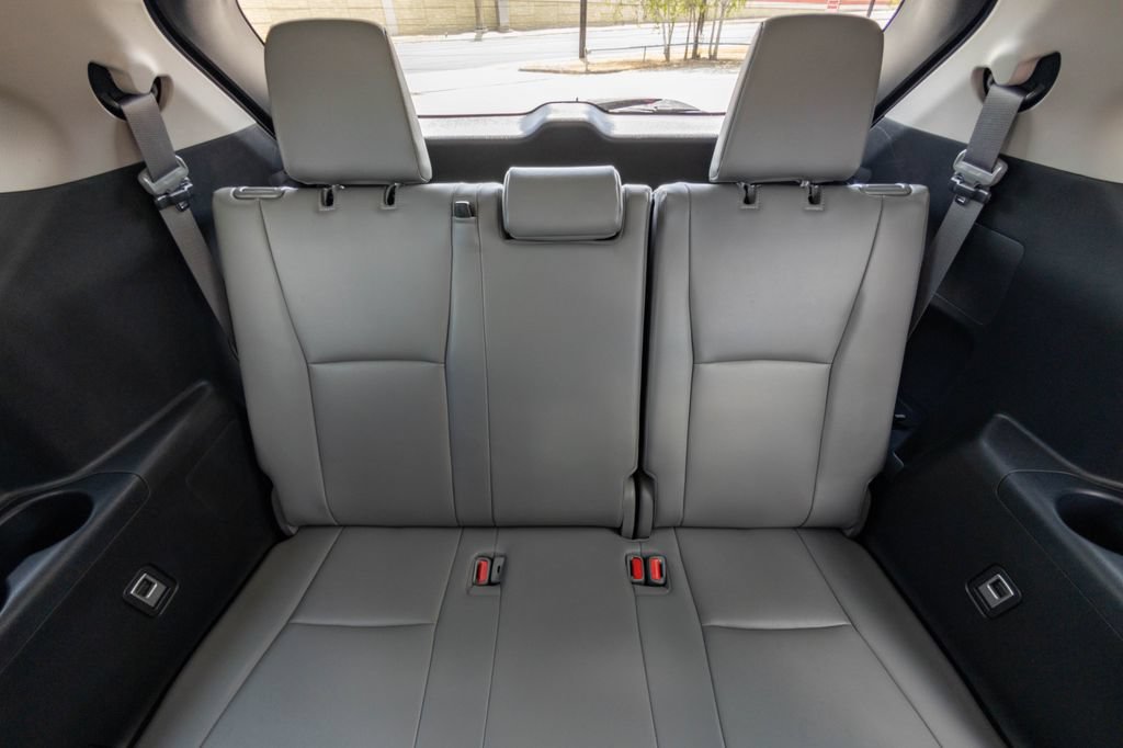 Used 2023 Toyota Highlander XLE FWD image 16