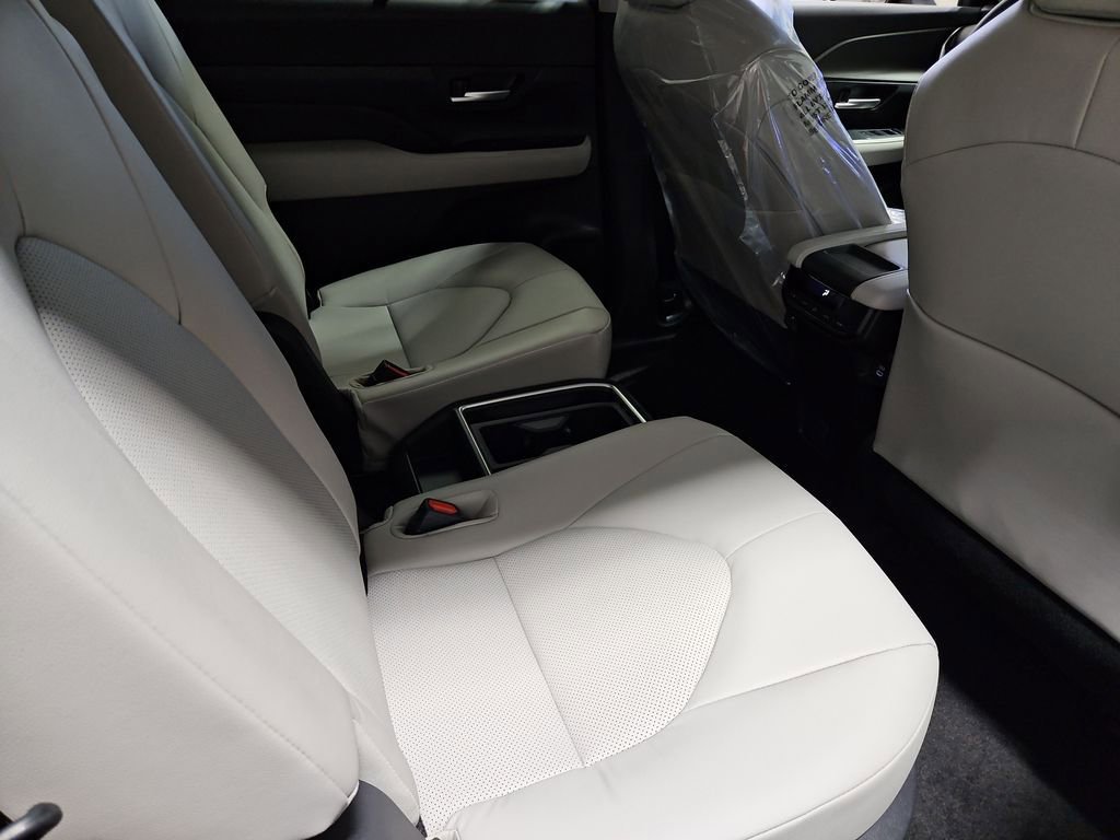New 2026 Toyota Grand Highlander XLE image 28