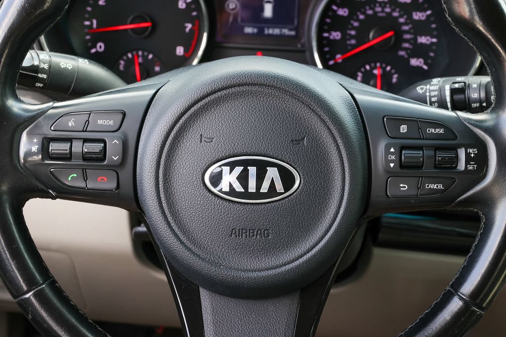 Used 2016 Kia Sedona LX w/ LX Essentials Premium Package FWD image 9