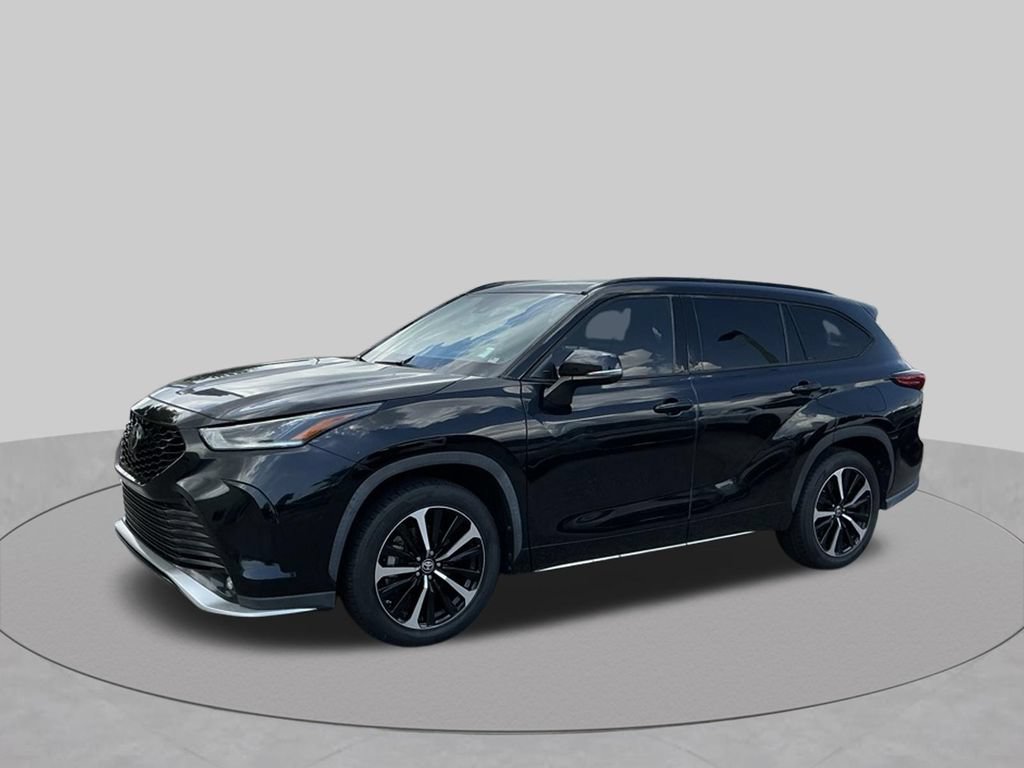 Used 2021 Toyota Highlander XSE FWD image 2
