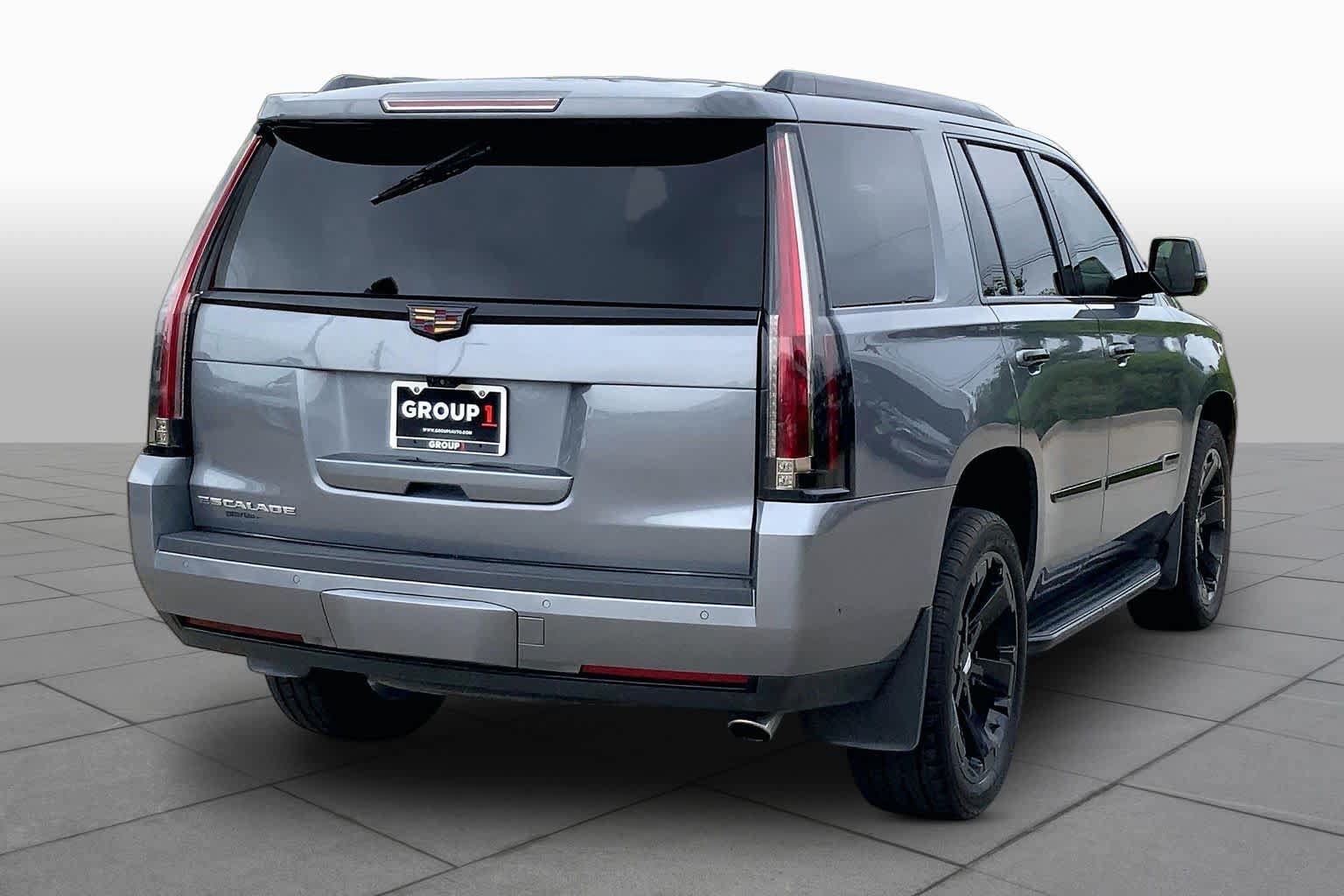Used 2019 Cadillac Escalade Luxury AWD/4WD image 12