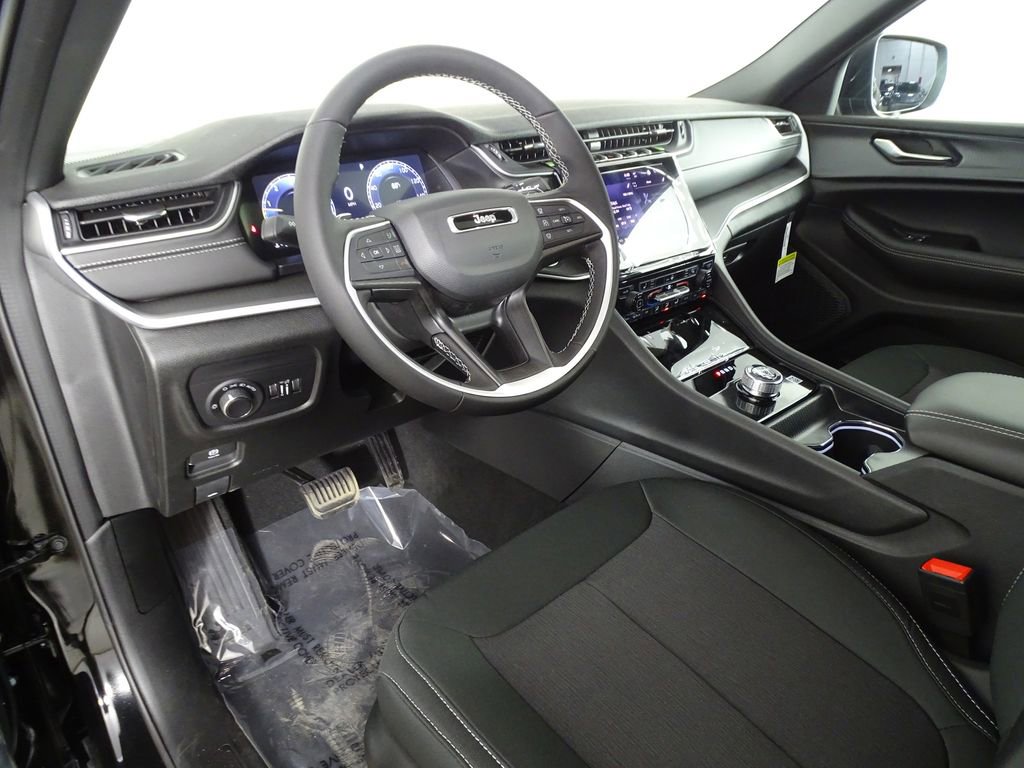 New 2025 Jeep Grand Cherokee L Laredo w/ Luxury Tech Group I image 24