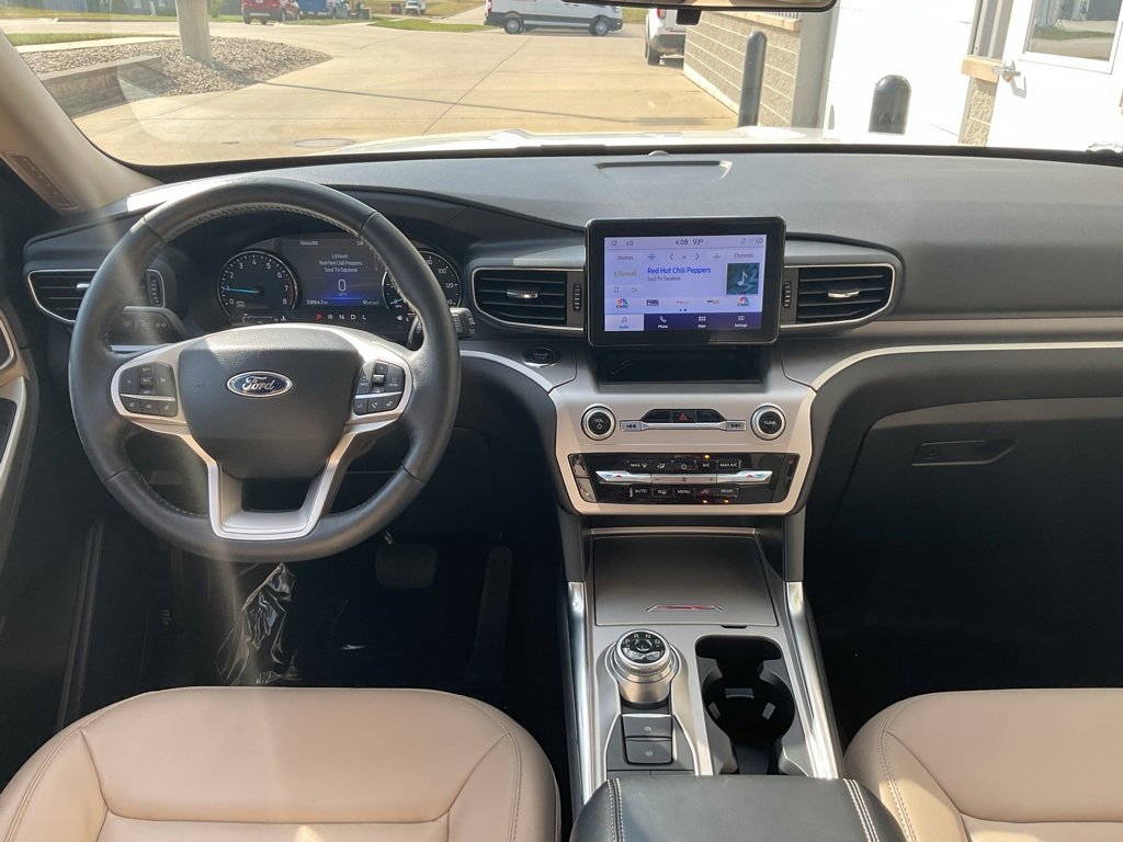 Used 2022 Ford Explorer XLT w/ Equipment Group 202A image 12