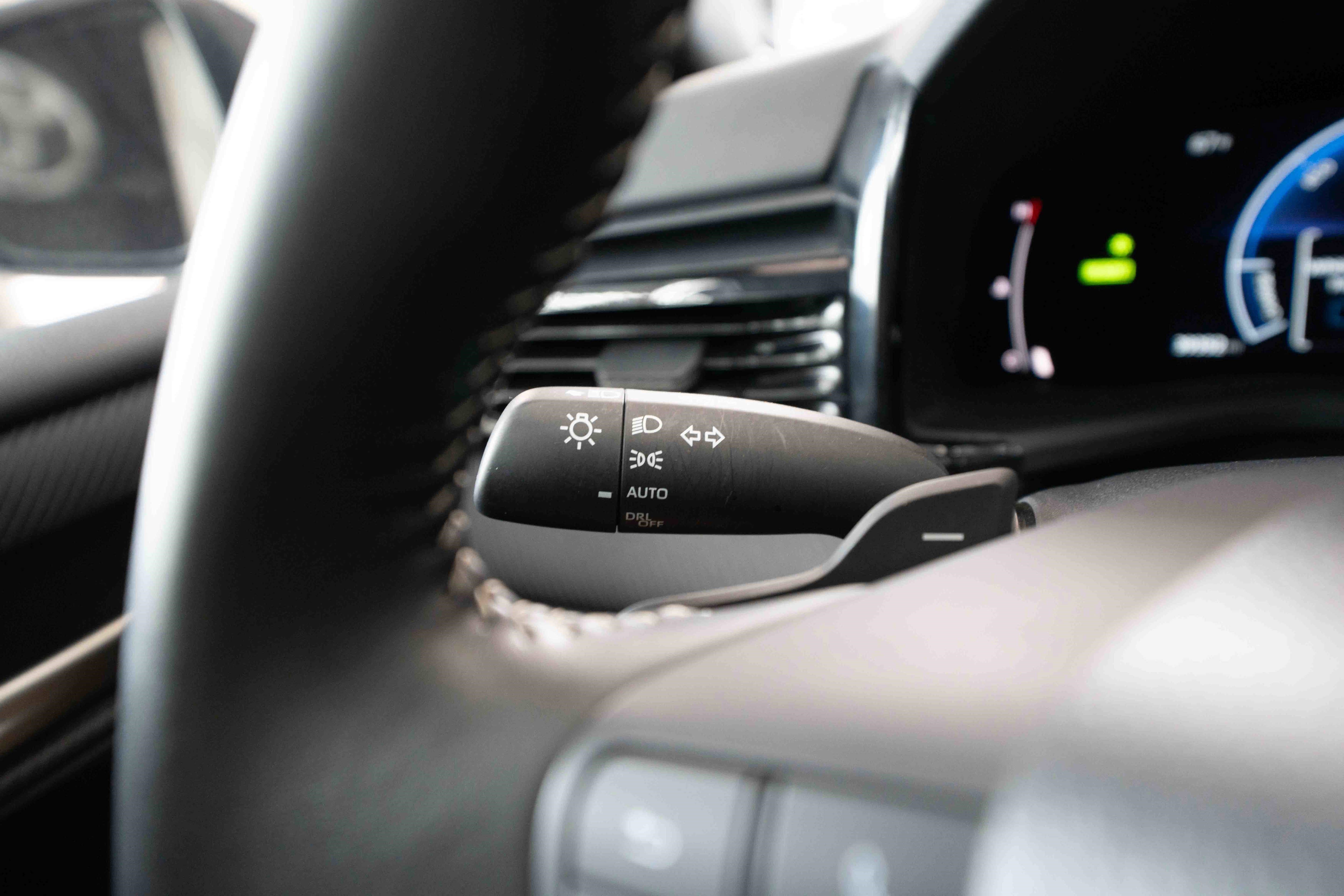 Used 2025 Toyota Camry SE image 13