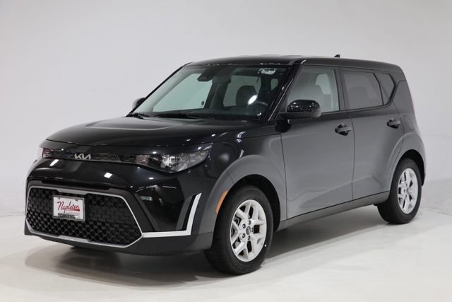 Used 2025 Kia Soul LX w/ LX Technology Package FWD image 3