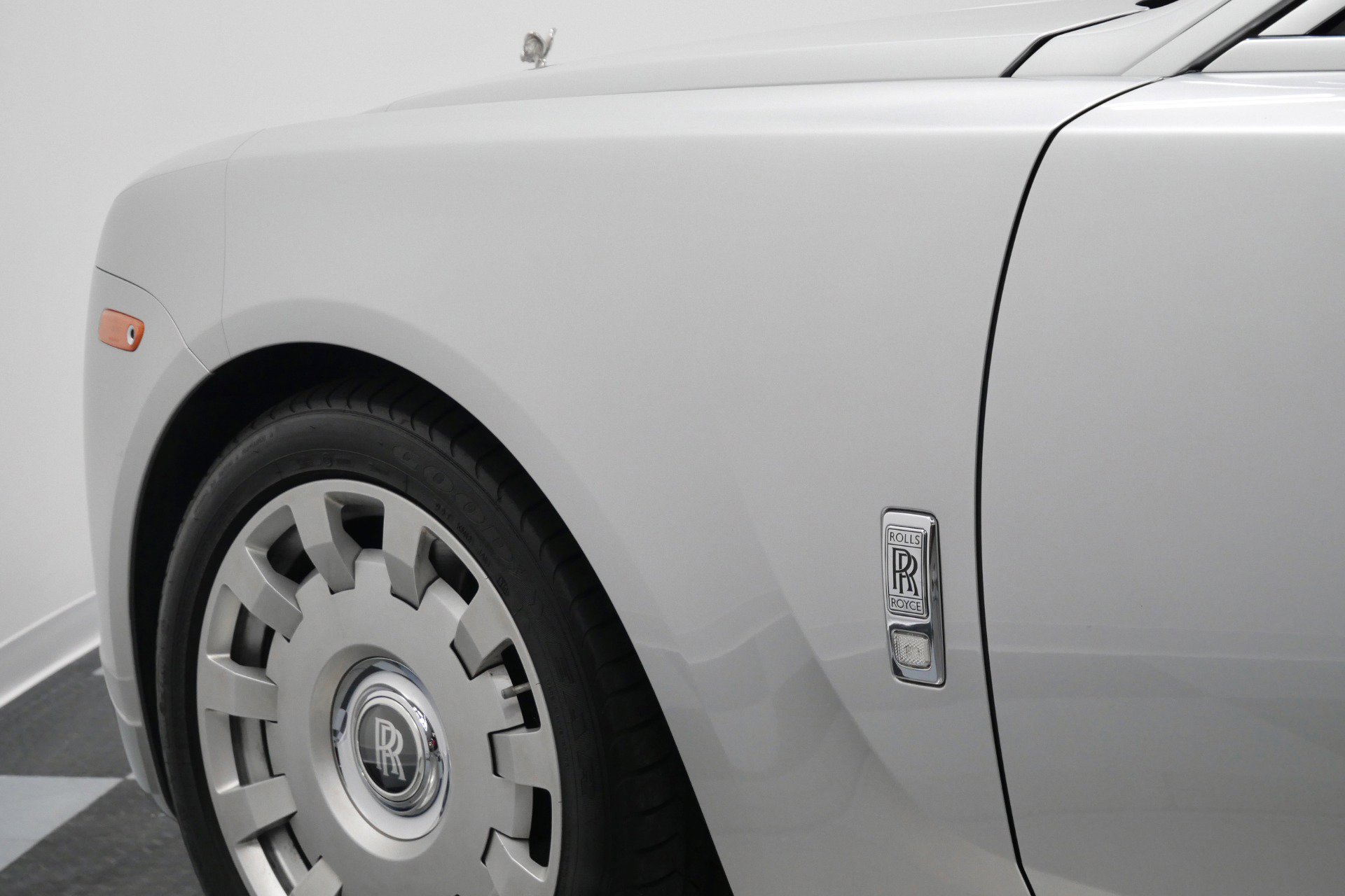 Used 2013 Rolls-Royce Ghost RWD image 45
